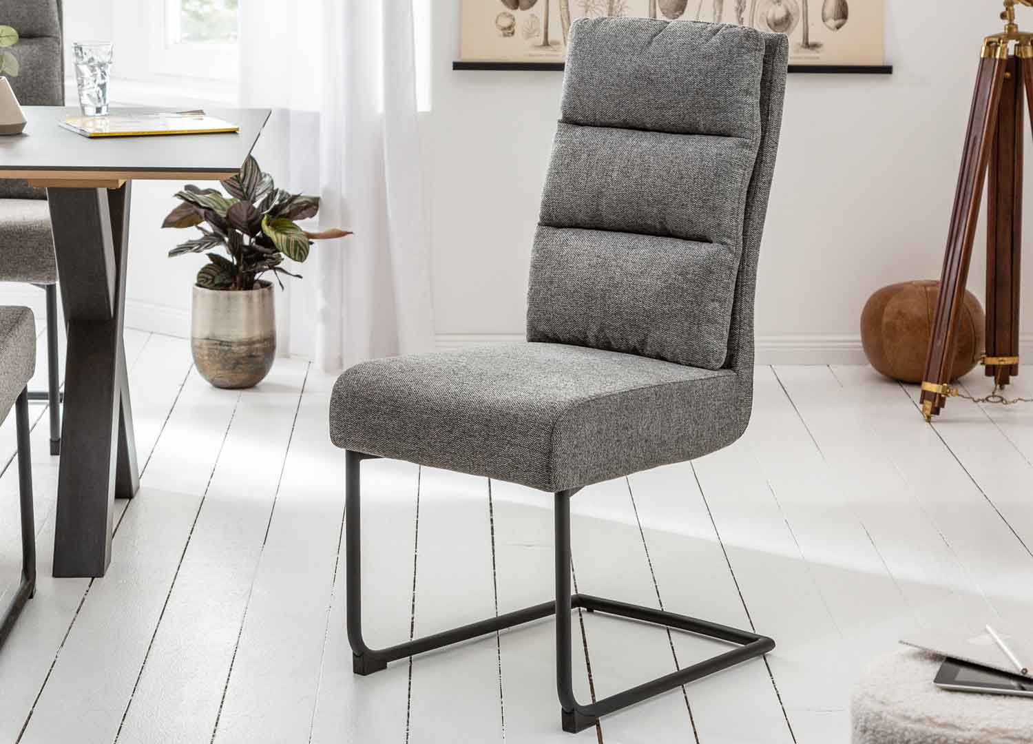 Des chaises de salle à manger design et confortables, c'est possible ! à  Moutiers-les-Mauxfaits