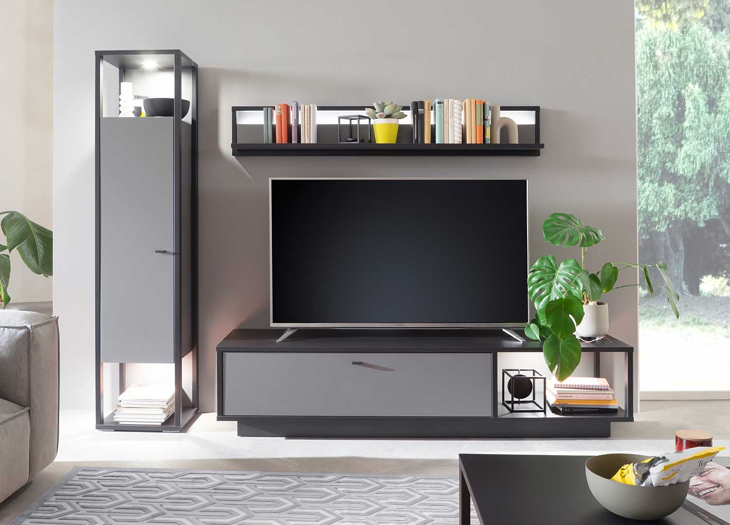 Ensemble meuble TV gris avec colonne et étagère murale