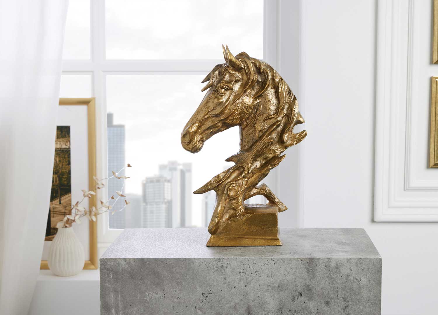 Sculpture cheval en métal doré design