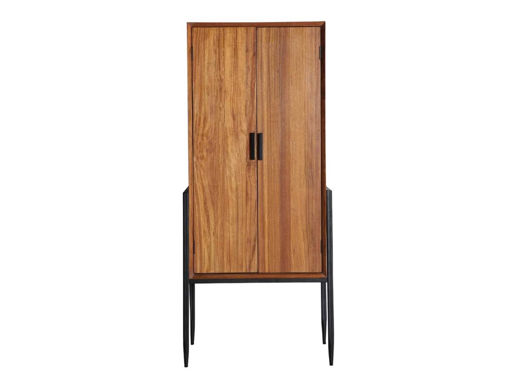 Armoire en bois de sapin massif