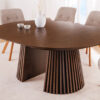 Table de repas en bois marron extensible ovale