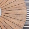 Zoom sur l'étanchéité de la table de jardin ronde en bois